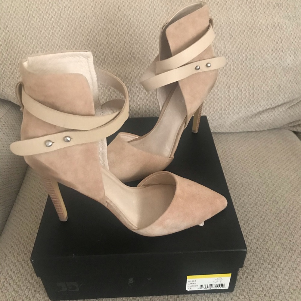 Tan Suede heels❤️